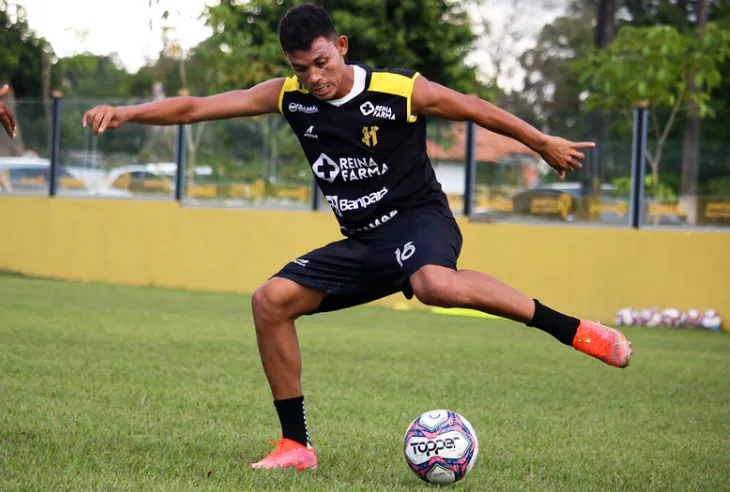 Pecel é o grande destaque da equipe. Ele já tem sete gols na competição.