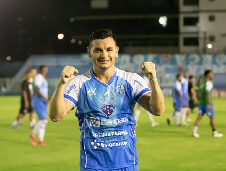 Ruy decretou a vitória bicolor aos 50 minutos do segundo tempo.