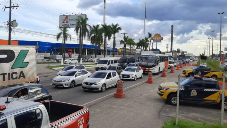 Trânsito é intenso na rodovia desde a tarde dessa sexta