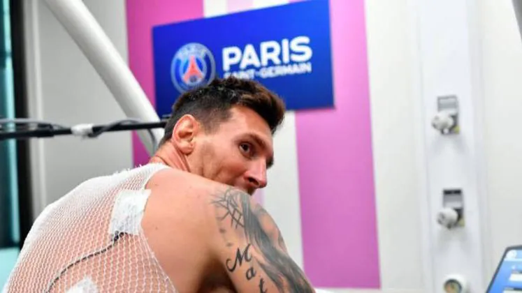 Foto original, publicada no perfil do PSG no Twitter