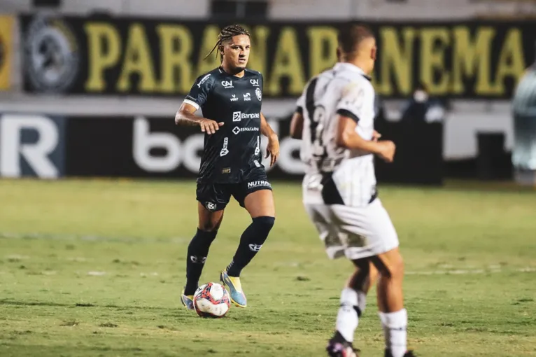 Gedoz marcou os dois gols do Leão contra a Macaca.