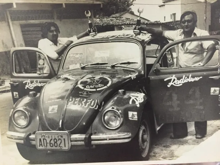 João Tavares Pinho e seu navegador em 1976 ao garantir o troféu de terceiro lugar.