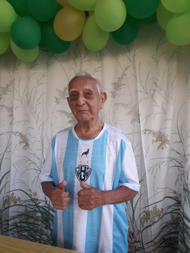  Vovô bicolor festeja 105 anos de amor pelo Papão