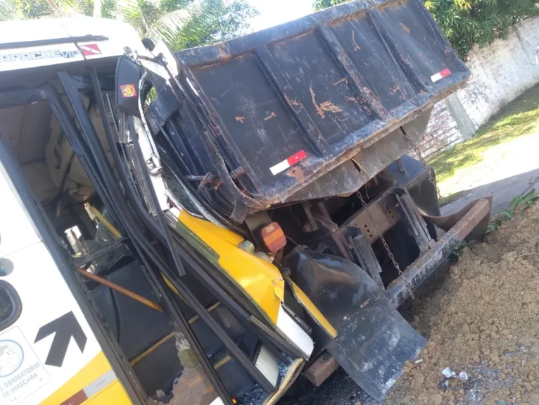 Acidente com ônibus em Outeiro deixa 30 feridos; assista!