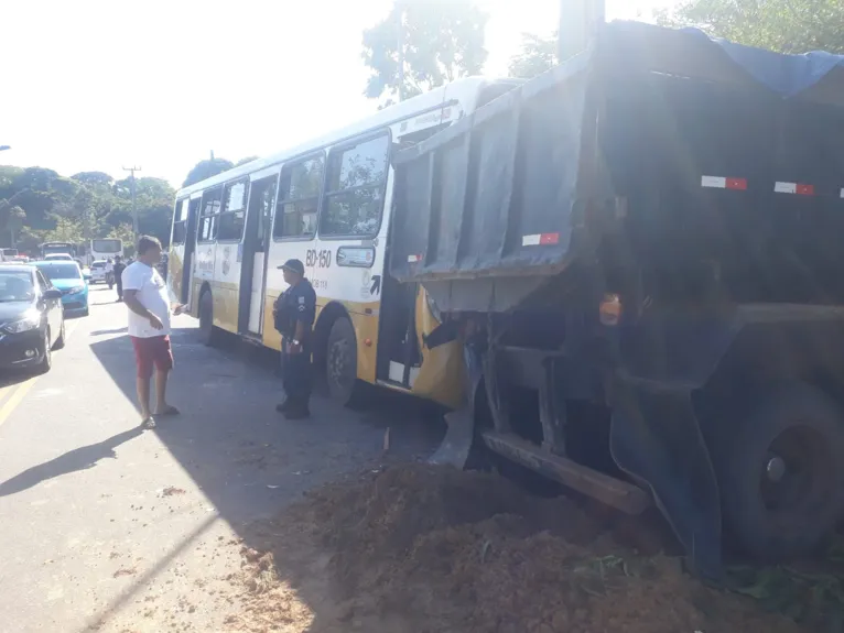 Acidente com ônibus em Outeiro deixa 30 feridos; assista!