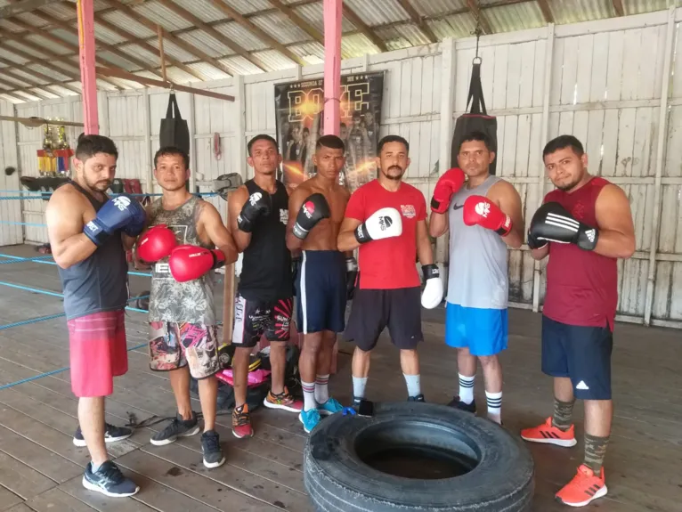 Academia de instalações humildes, onde baiano faz seus treinamentos e também dorme quando está em Muaná.