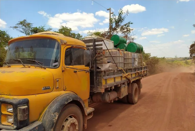 PF apreende combustível ilegal e prende três