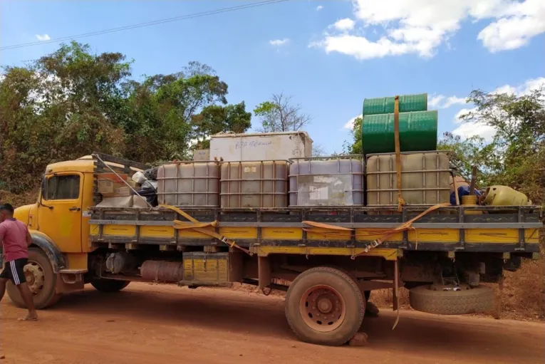 PF apreende combustível ilegal e prende três