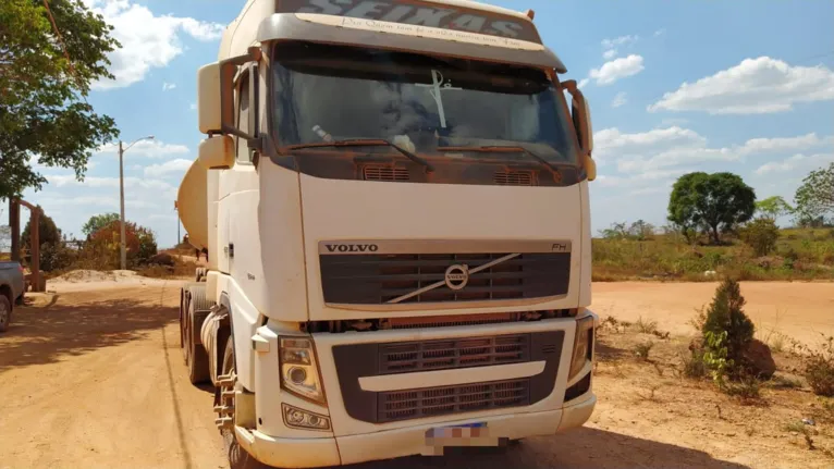 PF apreende combustível ilegal e prende três