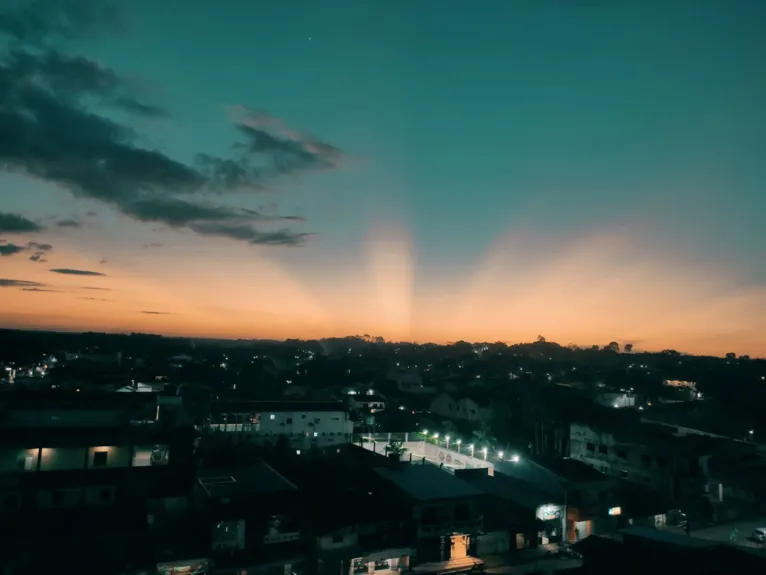 Fim de tarde desta terça-feira (17) em Acará, nordeste paraense, pelo internauta Roberto Pantoja.