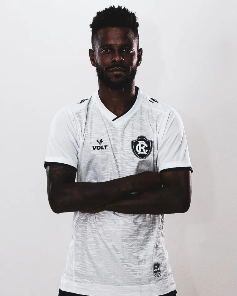 Segundo uniforme do Leão.