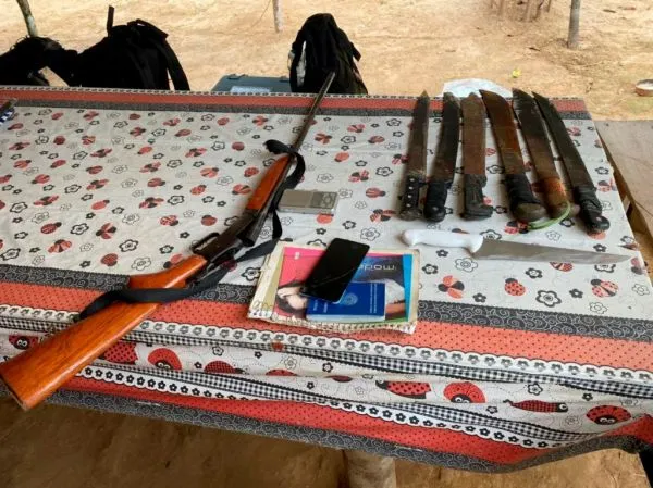 Duas pessoas são resgatadas e 16 fogem de garimpo ilegal