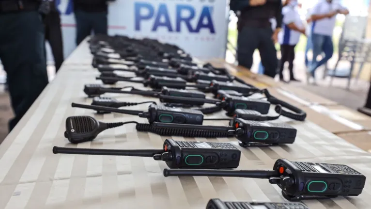 Rádios tipo HT de longo alcance foram distribuídos