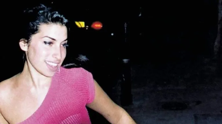 Amy Winehouse na capa do álbum "Frank"