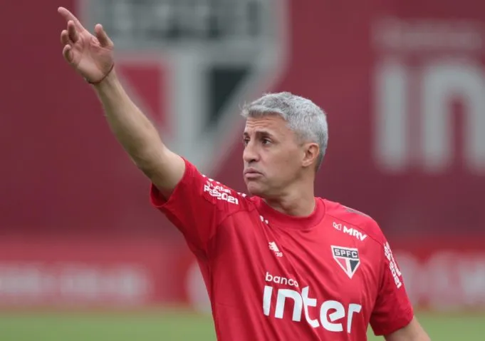 Hernán Crespo é tranquilo dentro do Gramado.