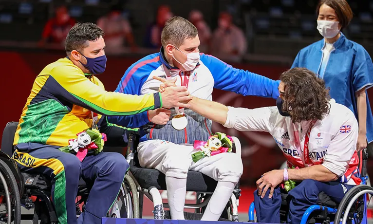 Brasileiro no pódio junto com Russo (1º) e Britânico (3º)