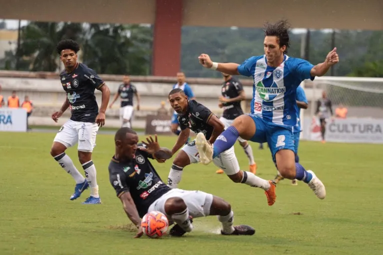 Jogador se lesionou sozinho após um carrinho no RexPa