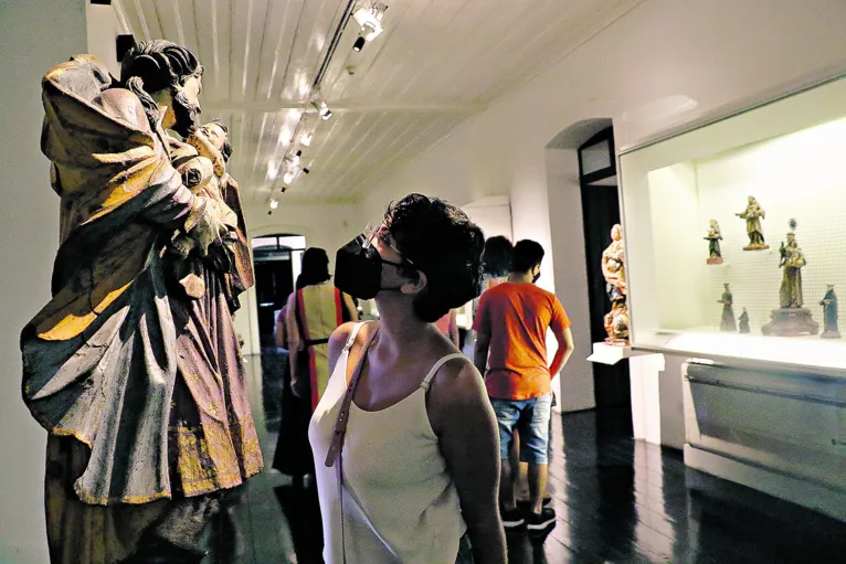 Curiosidade de história se misturam em visitação.