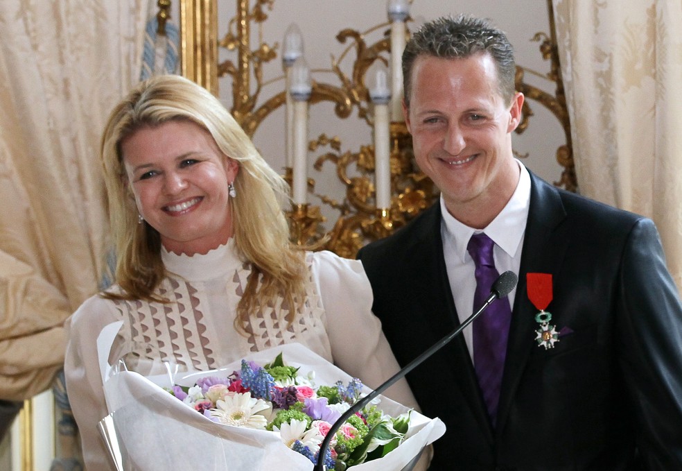 Esposa de Schumacher em comemoração.