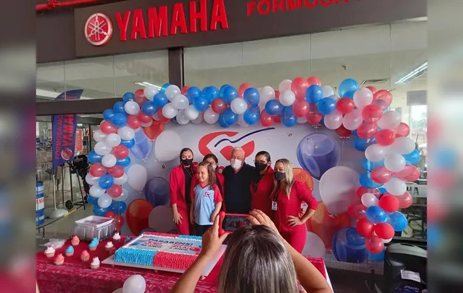 Menina comemora aniversário com tema do supermercado Formosa