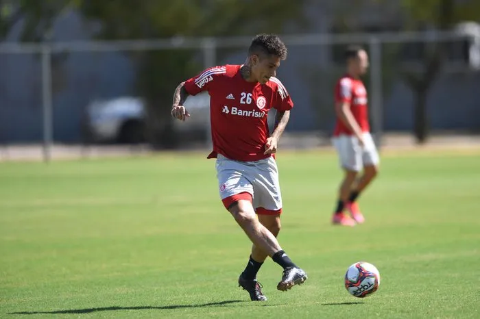 Inter rescinde contrato com Paolo Guerrero
