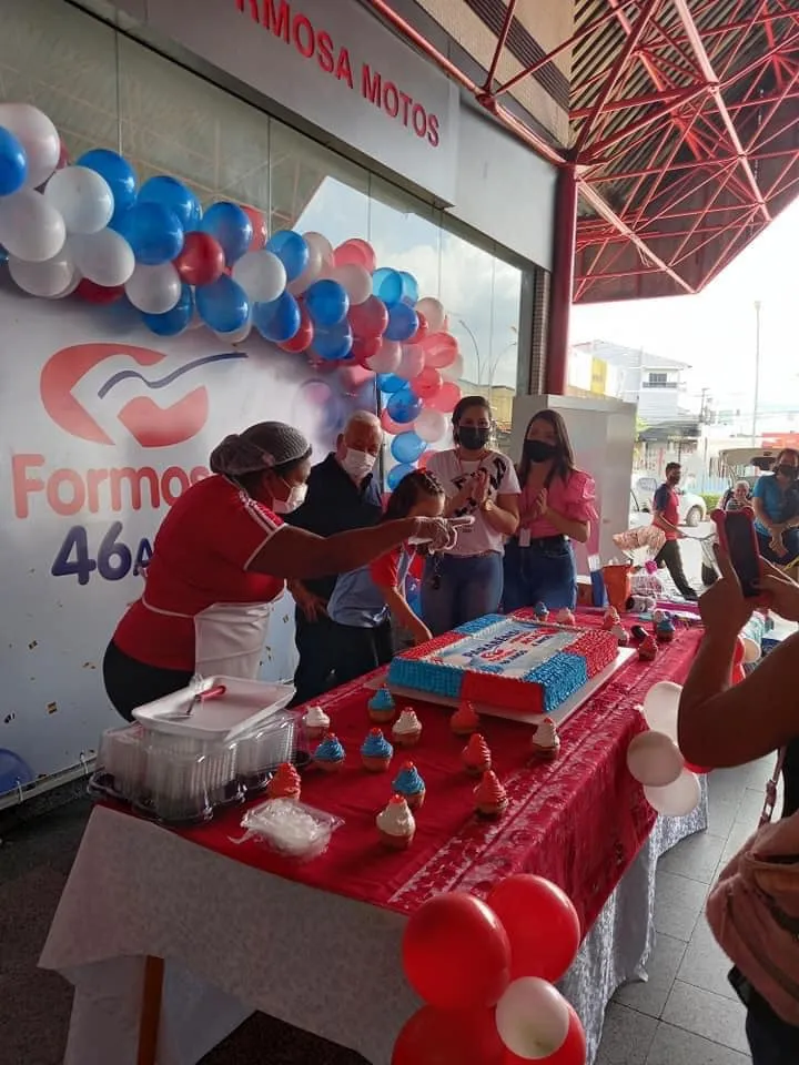 Menina comemora aniversário com tema do supermercado Formosa