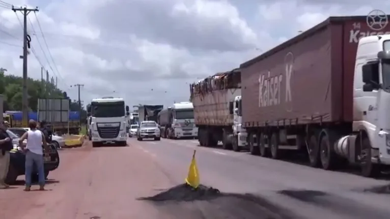 BR-316 é desobstruída após dia de protestos de caminhoeiros