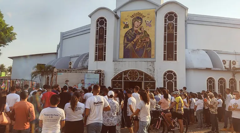 A missa ade saída conteceu às 7h da manhã ministrada pelo bispo Dom Vital Corbellini para um número limitado de convidados