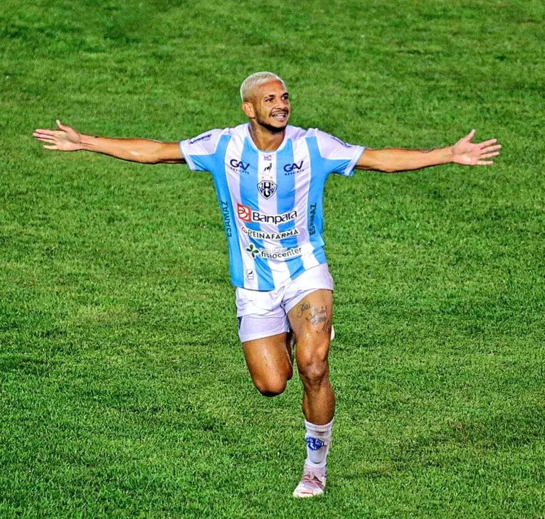 Danrlei fez um belo gol contra o Manaus.