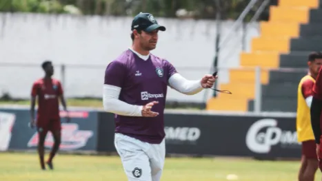 Felipe Conceição segue com problemas de desfalques, mas situação começa a melhorar.