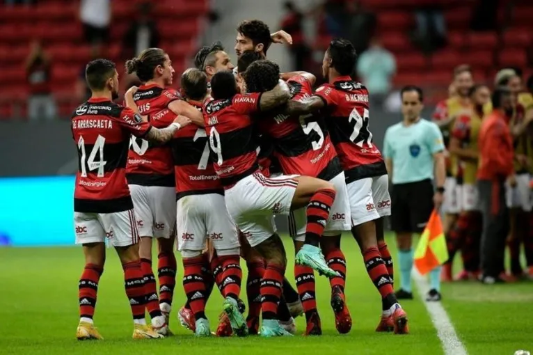 Jogadores do Flamengo festejam gol: cena nos estádios permanece sem testemunho do público 