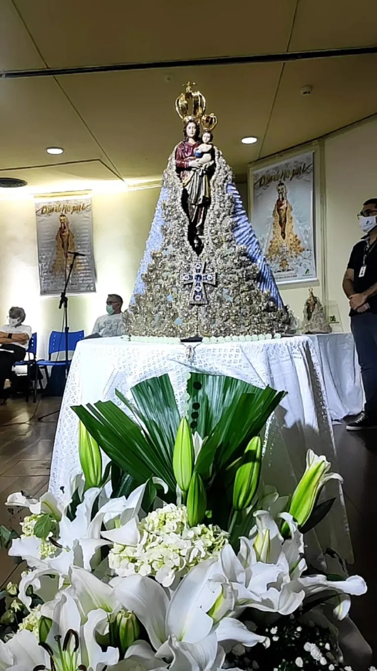 A imagem peregrina de Nossa Senhora de Nazaré durante visita ao Banco da Amazônia.