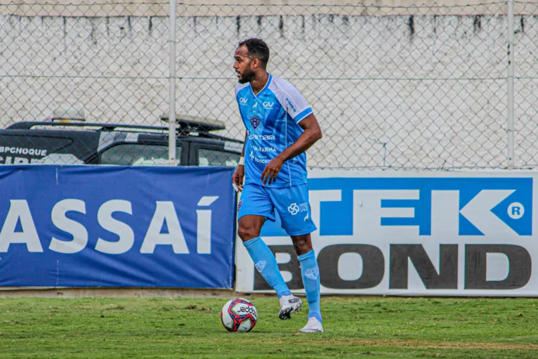 Denilson perdeu uma bela oportunidade quando o jogo apontava 2 a 0.