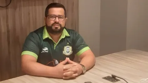 Diretor revelou gastos mensais e dificuldades para quitar as despesas.