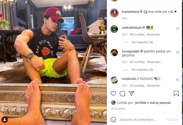 Luan Santana surge de perna aberta e parte íntima explode