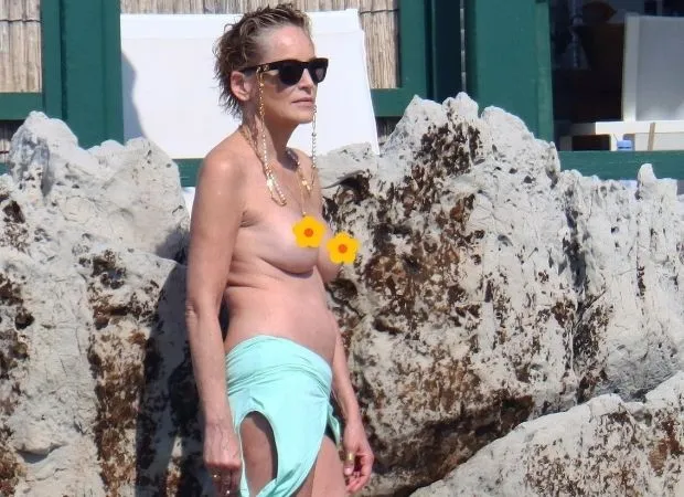 Sharon Stone é flagrada fazendo topless na França