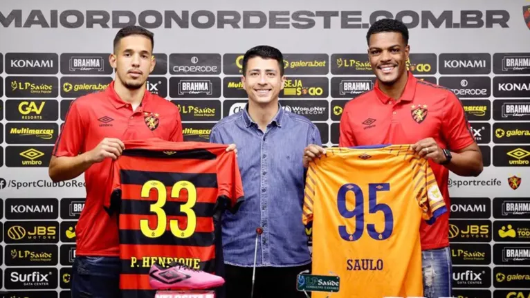 Pedro Henrique (à esquerda) sendo apresentado no Sport em agosto deste ano; Ao meio, Felipe Albuquerque