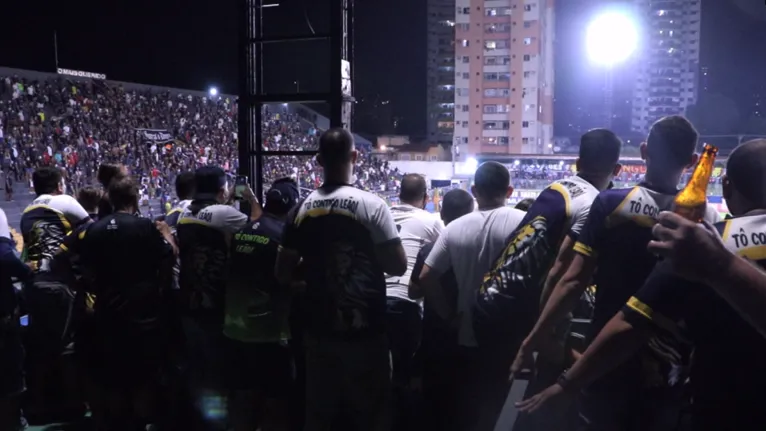 Torcida pouco antes do gol do Remo.