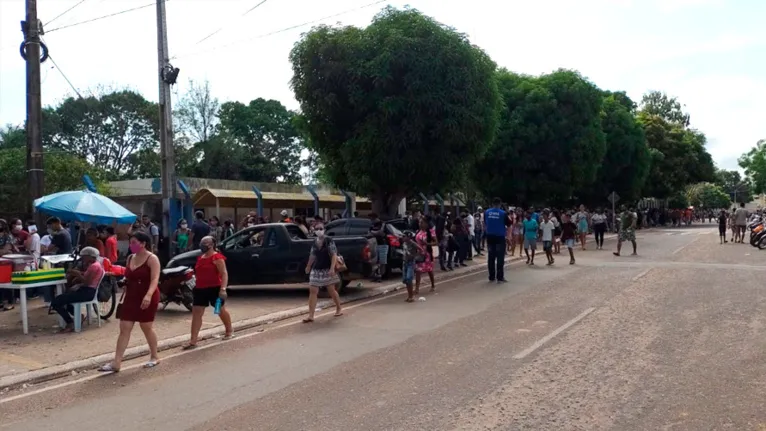 Filas gigantes são registradas no Zinho Oliveira e na Uepa