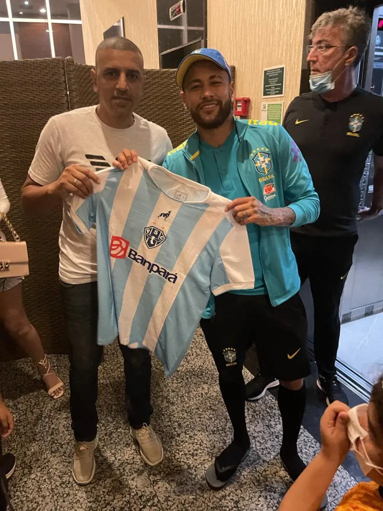 O Pay tá on! Neymar aparece com a camisa do Paysandu