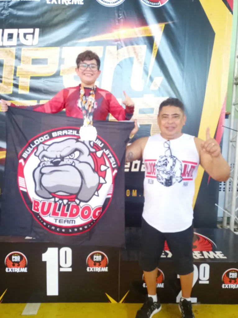 Atleta conquista medalhas em competição de jiu-jitsu