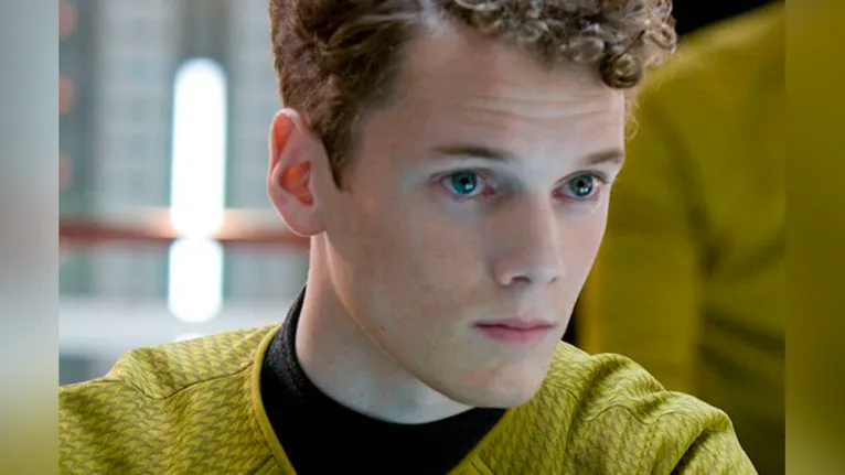 O ator Anton Yelchin, conhecido por filmes como os da franquia "Star Trek", morreu no acidente aos 27 anos. 