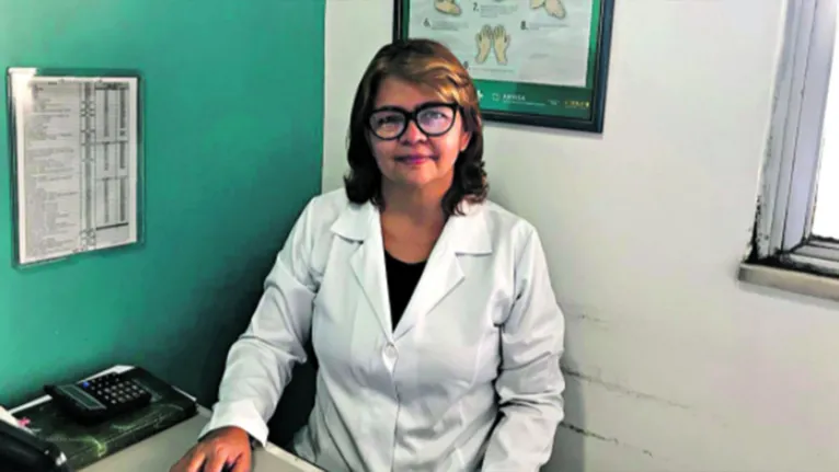 Andréa Beltrão destaca a importância da vacina para combater também as variantes.