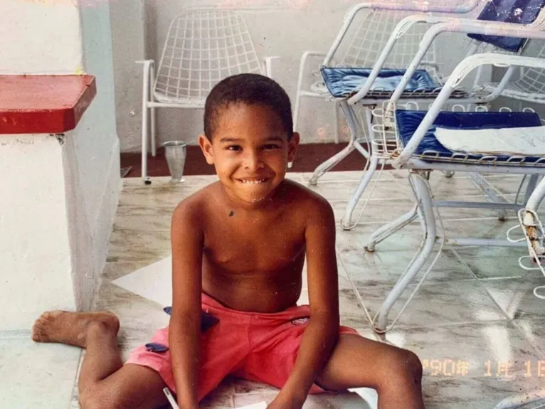 Veja fotos de famosos na infância e adivinhe quem é quem
