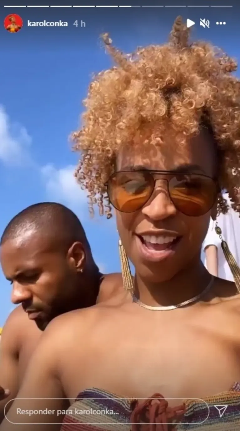 Ex de Jojo Toddynho passa calor com Karol Conká 