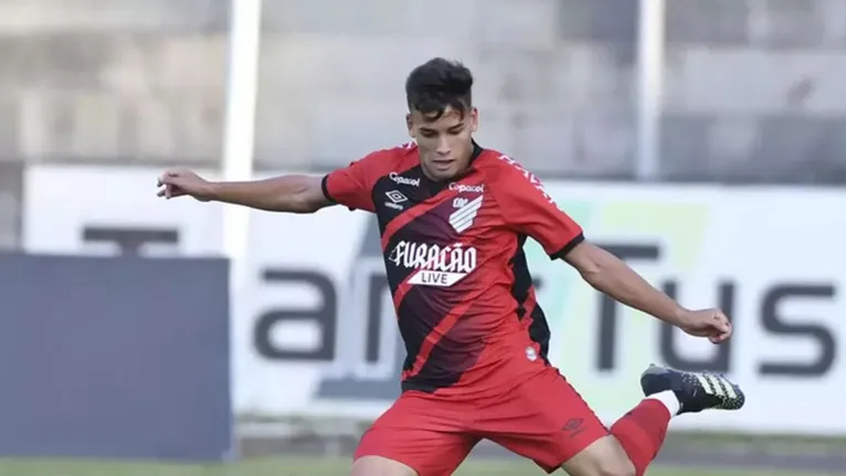 Raimar, lateral-esquerdo do Athletico