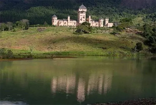 Veja o castelo luxuoso de ex-deputado que custa R$50 milhões