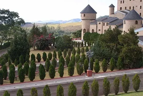 Veja o castelo luxuoso de ex-deputado que custa R$50 milhões