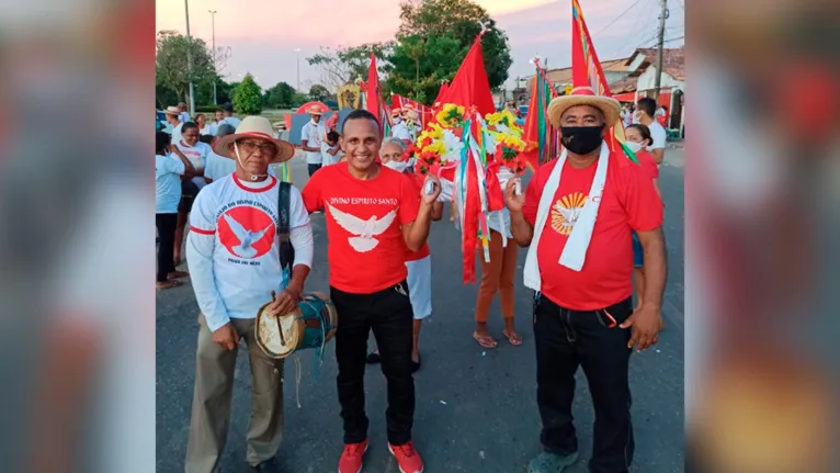 As manifestações religiosas em torno do Divino Espírito Santo, todos os anos se renovam