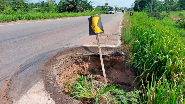 Vídeo: Crateras causam risco de acidentes na BR-155